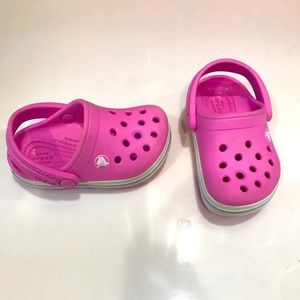 Toddler crocs pink size 5; great condition